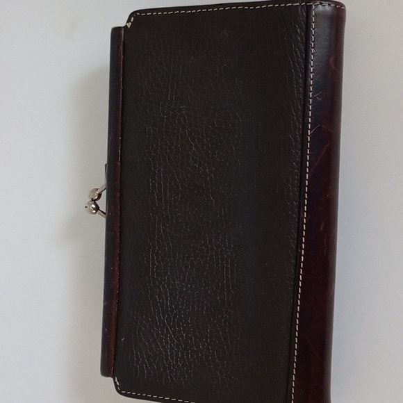 Dooney and Bourke leather women’s wallet. - Picture 3 of 9